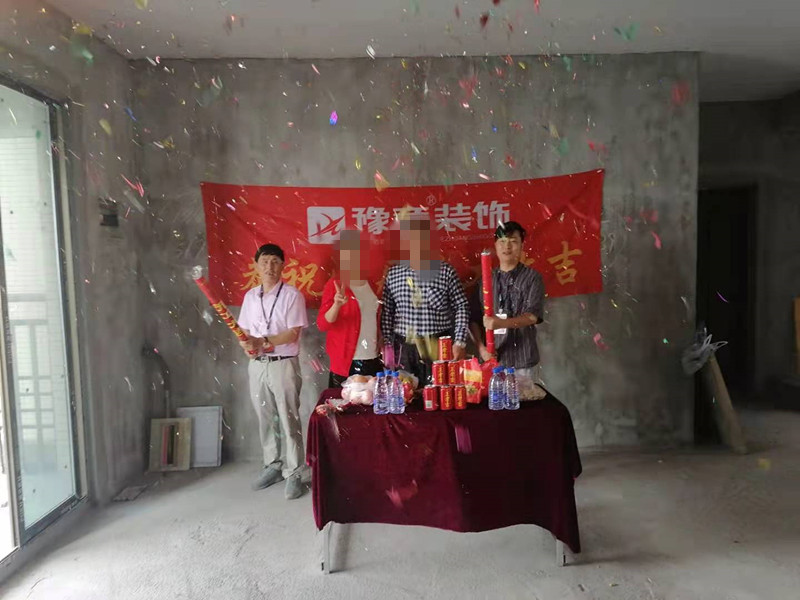 恭祝龍華云錦徐總愛家開工大吉！！